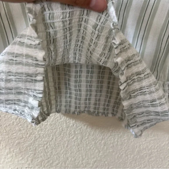 Abercrombie & Fitch White and Green Striped Smocked Cropped Blouse Medium - Picture 6 of 10